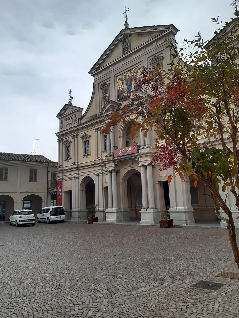 Facciata del santuario del Sacro Monte di Crea.